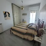 Casa Bea Marinella 公寓
