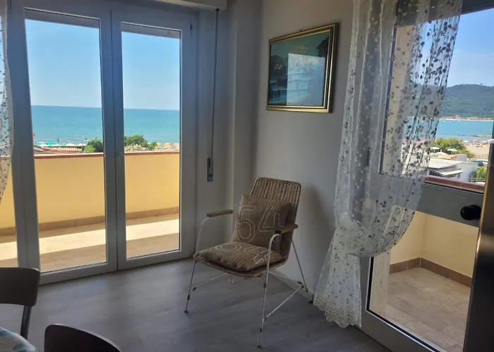 Casa Bea Marinella Διαμέρισμα *